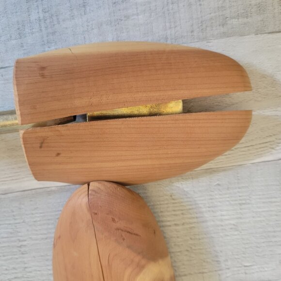 Florsheim Mens Cedar Shoe Tree Adjustable - Picture 5 of 6